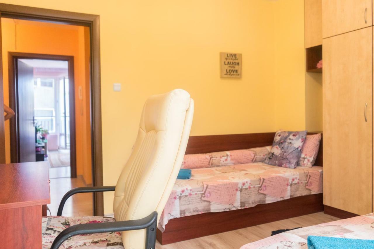 Apartment Eve Varna Bagian luar foto
